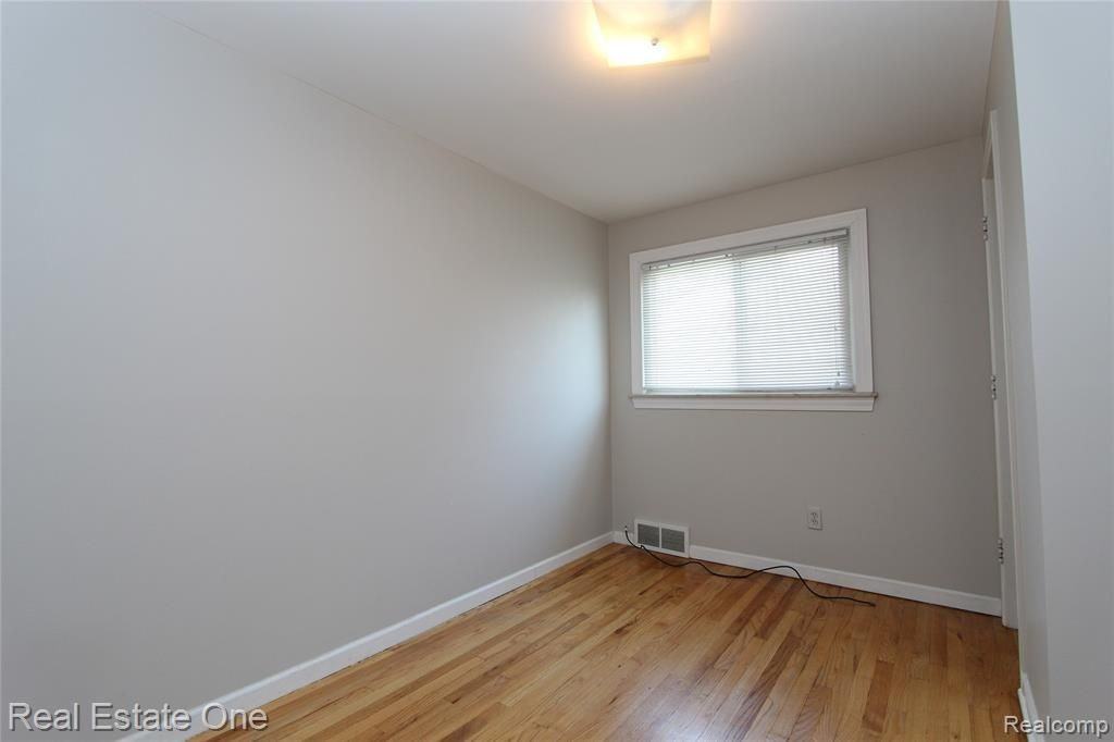 1814 N Center St - Photo 4 of 15