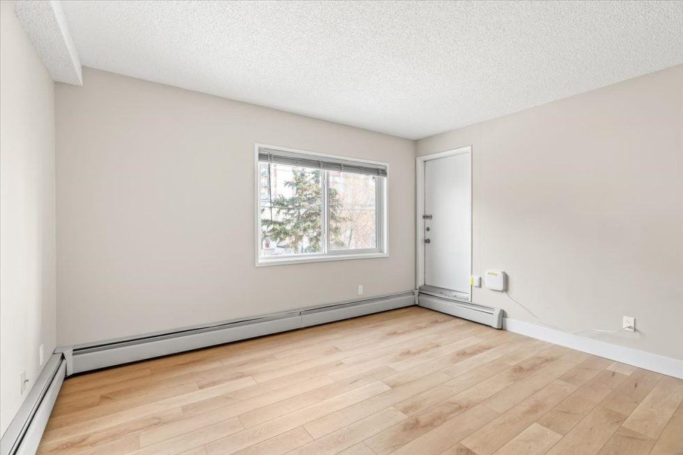 10511 92 Street Northwest - Photo 4 of 6