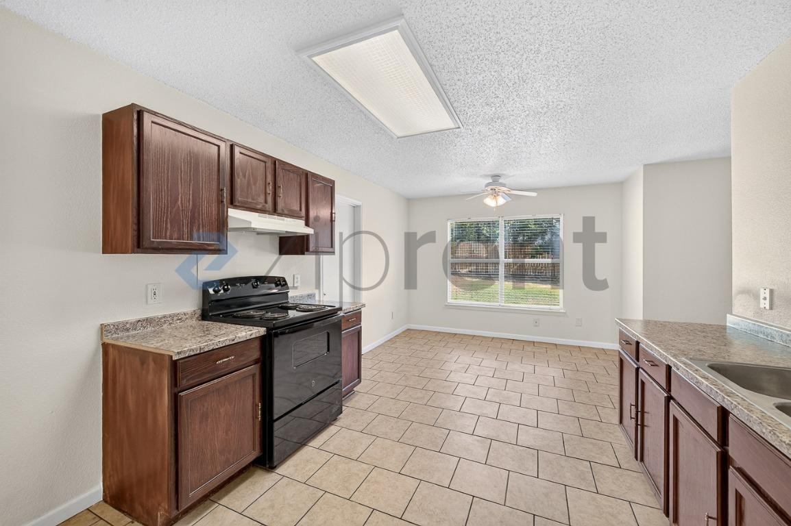 645 Gibson St - Photo 6 of 24