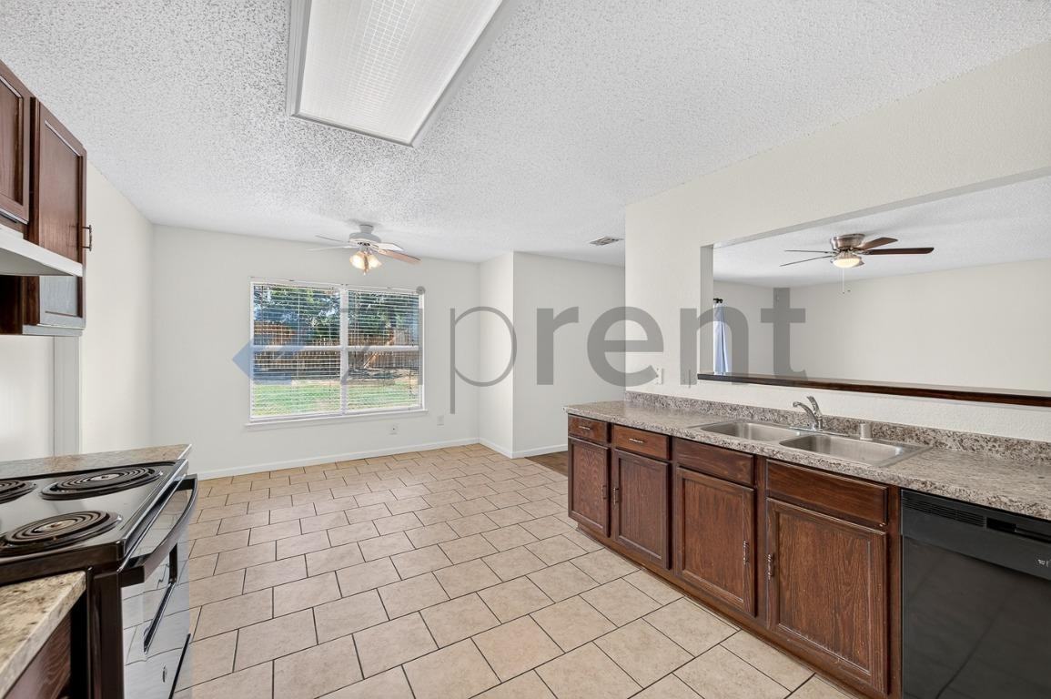 645 Gibson St - Photo 7 of 24