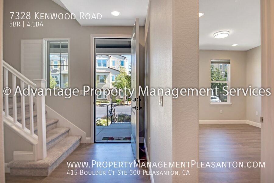 7328 Kenwood Rd - Photo 4 of 32