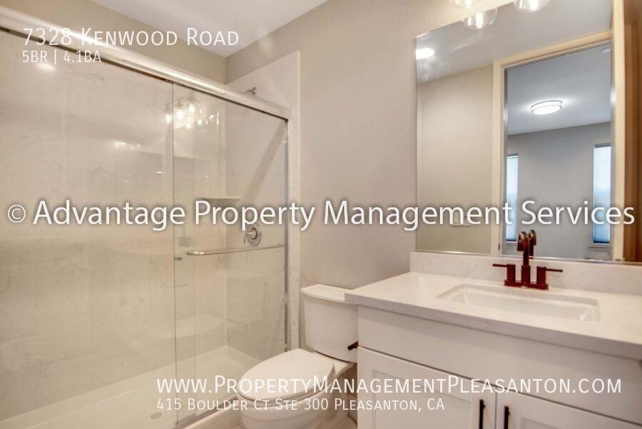 7328 Kenwood Rd - Photo 6 of 32