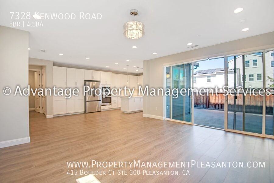 7328 Kenwood Rd - Photo 7 of 32
