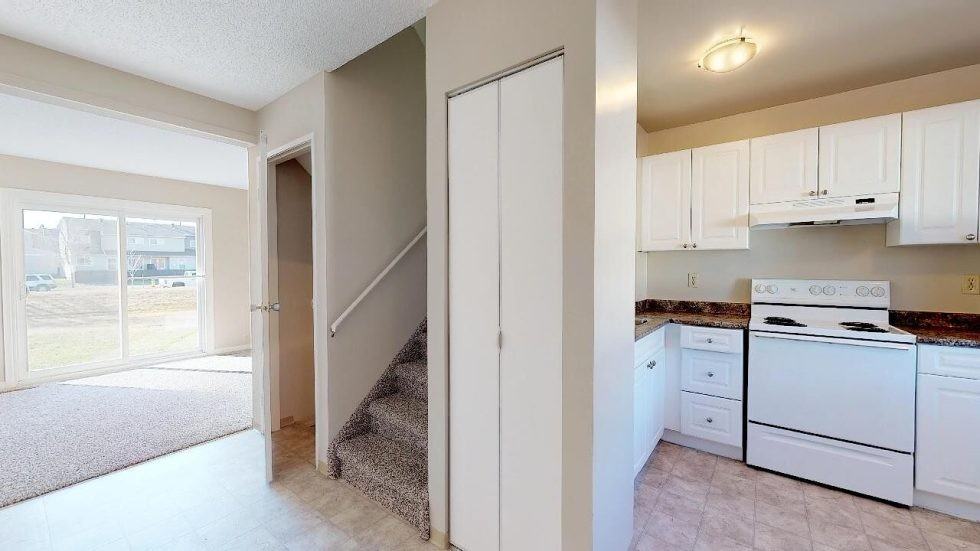 375 Hooper Crescent Northwest - Photo 4 of 6