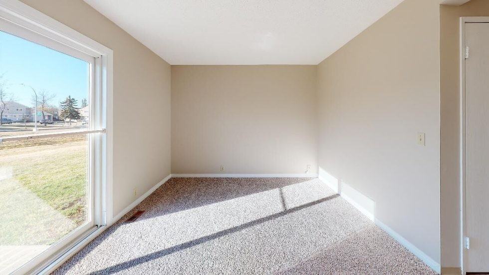 375 Hooper Crescent Northwest - Photo 5 of 6