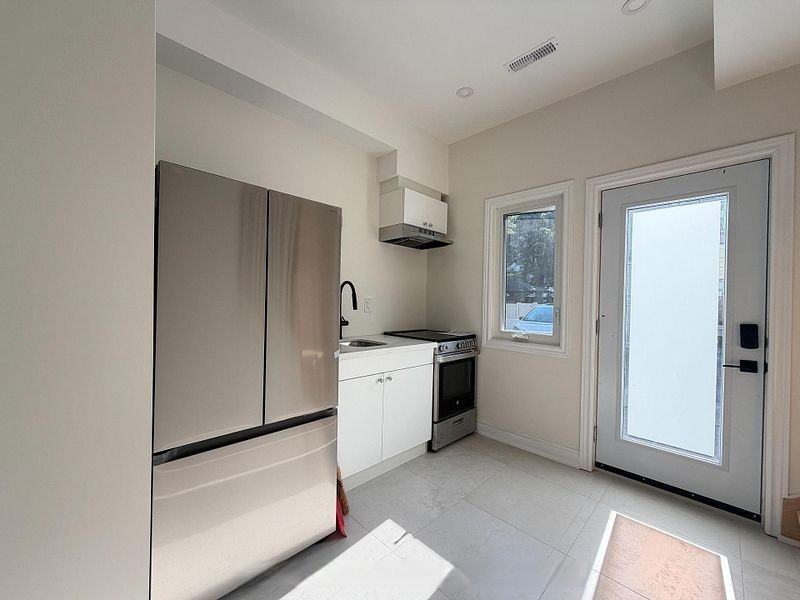 356 Huron Street - Photo 2 of 17