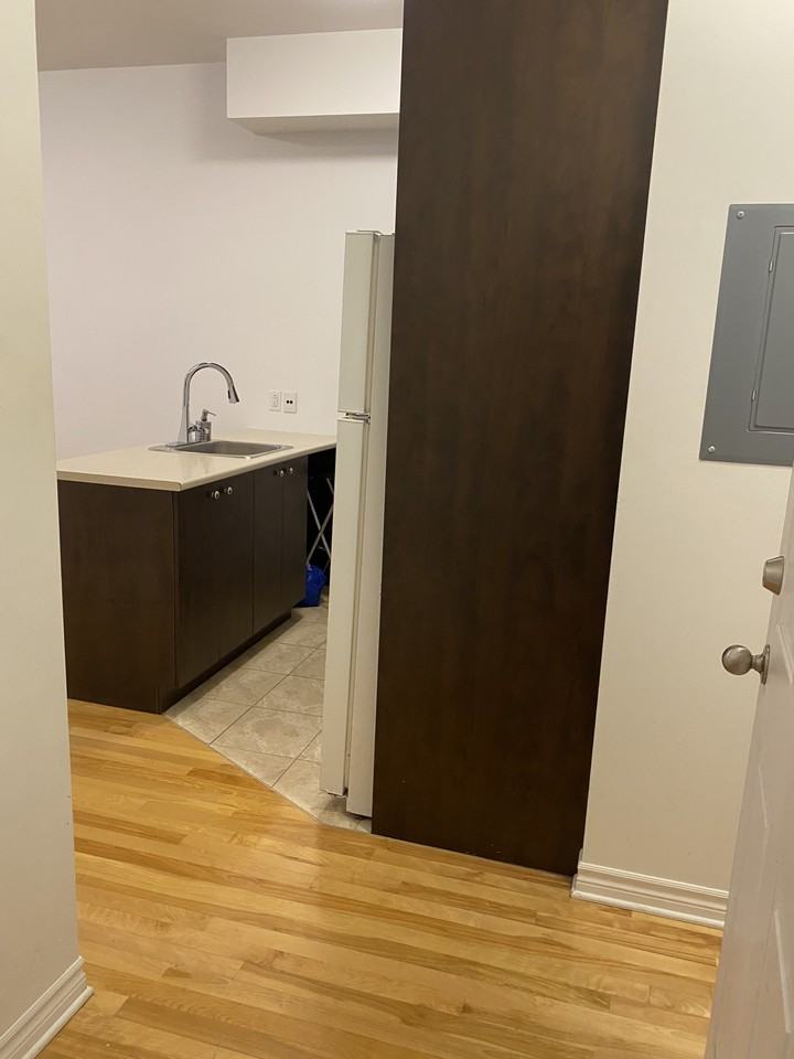 3415 Avenue Laval #2 - Photo 3 of 9