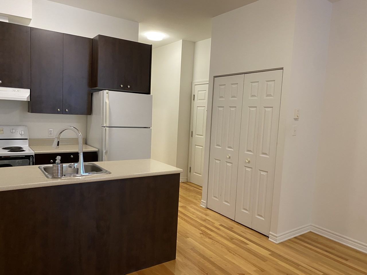 3415 Avenue Laval #2 - Photo 5 of 9