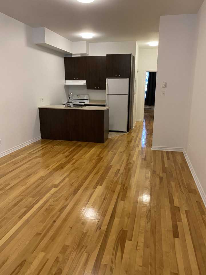 3415 Avenue Laval #2 - Photo 6 of 9