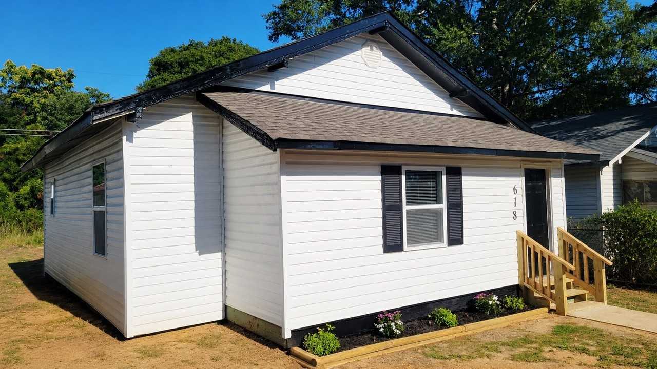 618 Douglas St - Photo 2 of 13