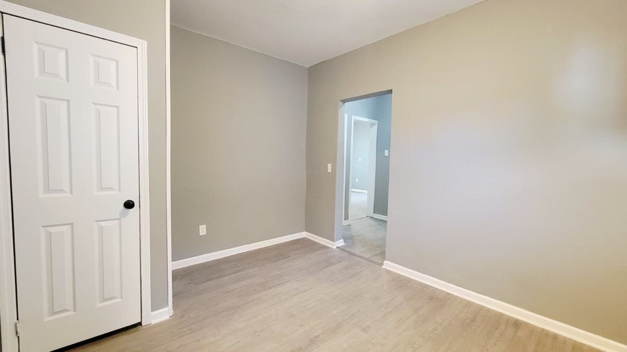 618 Douglas St - Photo 4 of 13