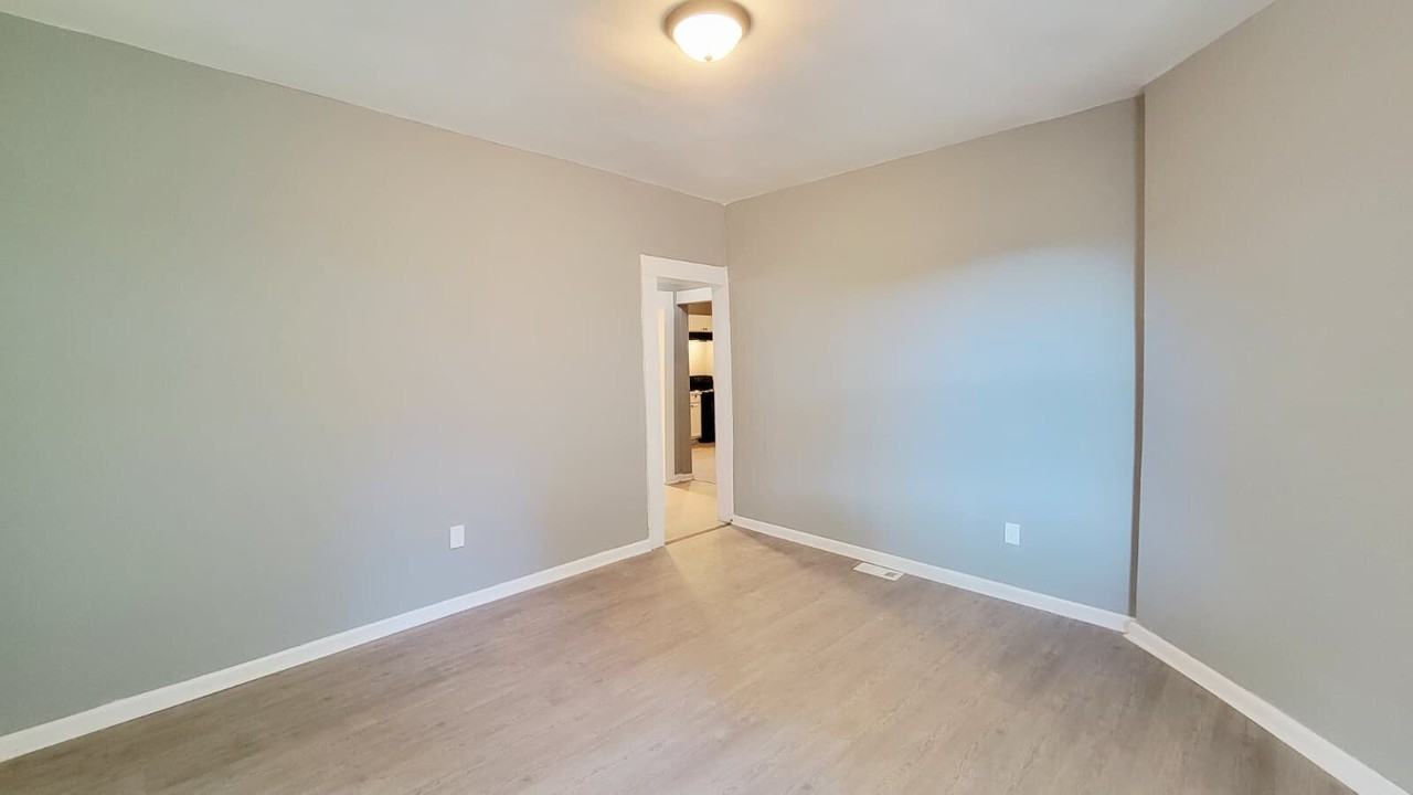618 Douglas St - Photo 7 of 13
