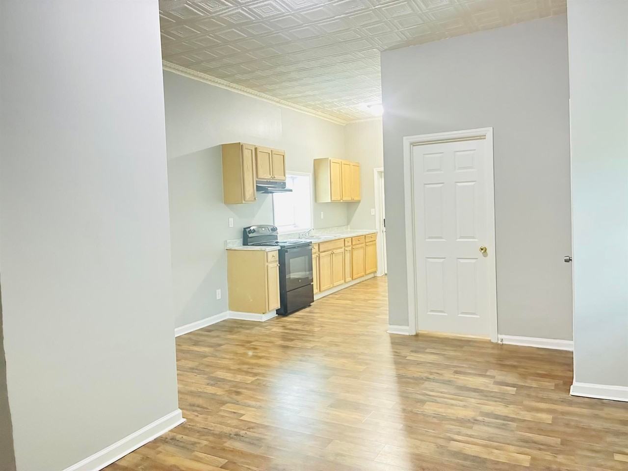 401 S Gray St - Photo 4 of 17