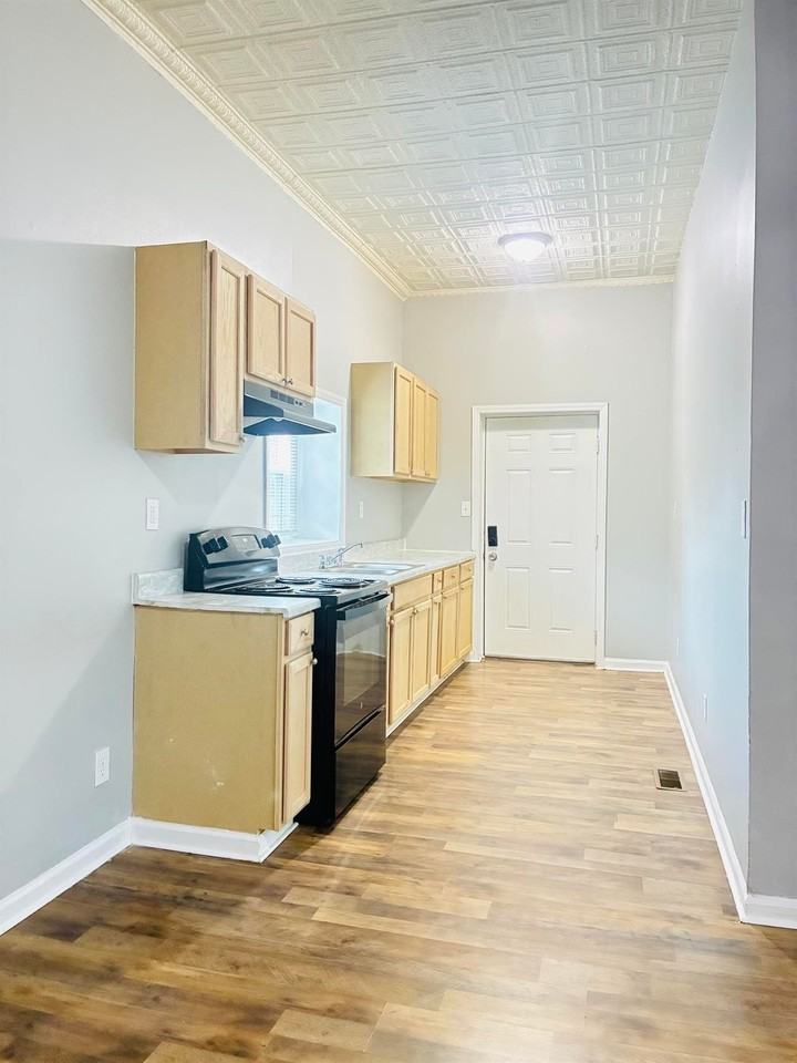 401 S Gray St - Photo 5 of 17