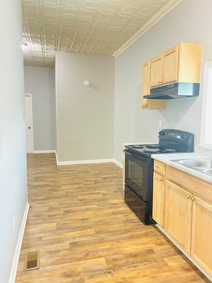 401 S Gray St - Photo 6 of 17