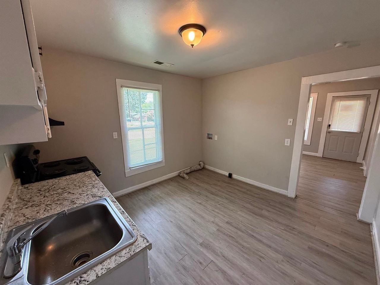 1336 Caldwell St - Photo 4 of 20