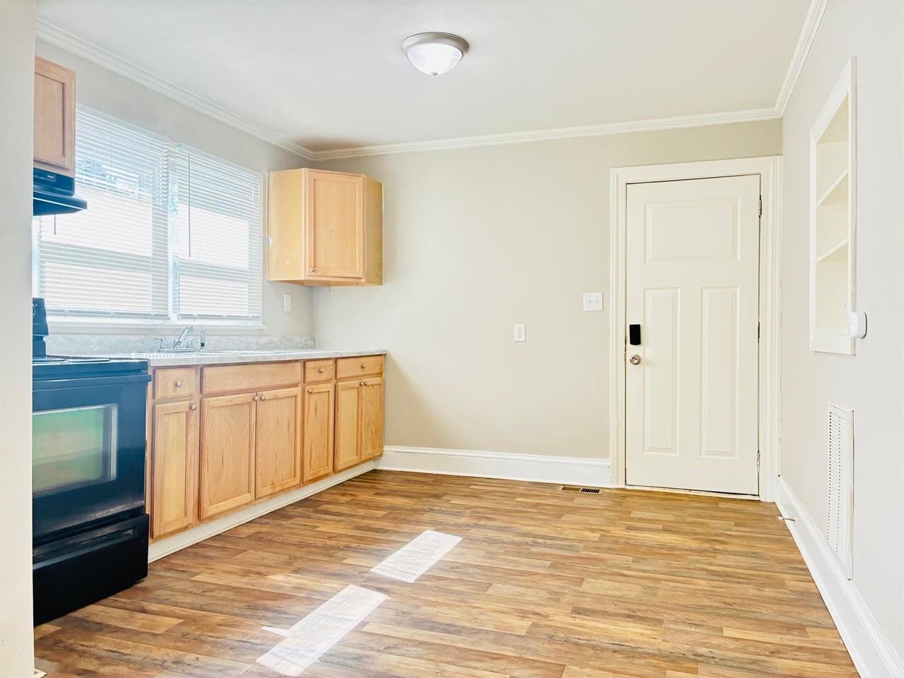 1030 Caldwell St - Photo 3 of 21