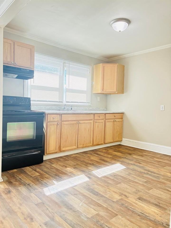 1030 Caldwell St - Photo 4 of 21