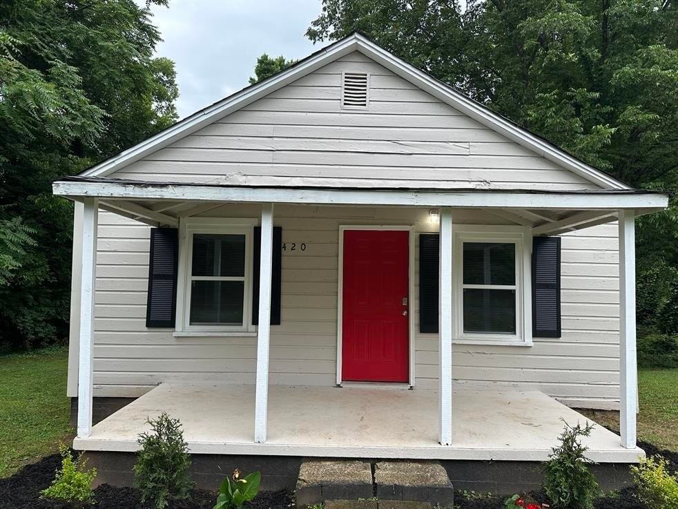 420 Airline Ave - Photo 2 of 21
