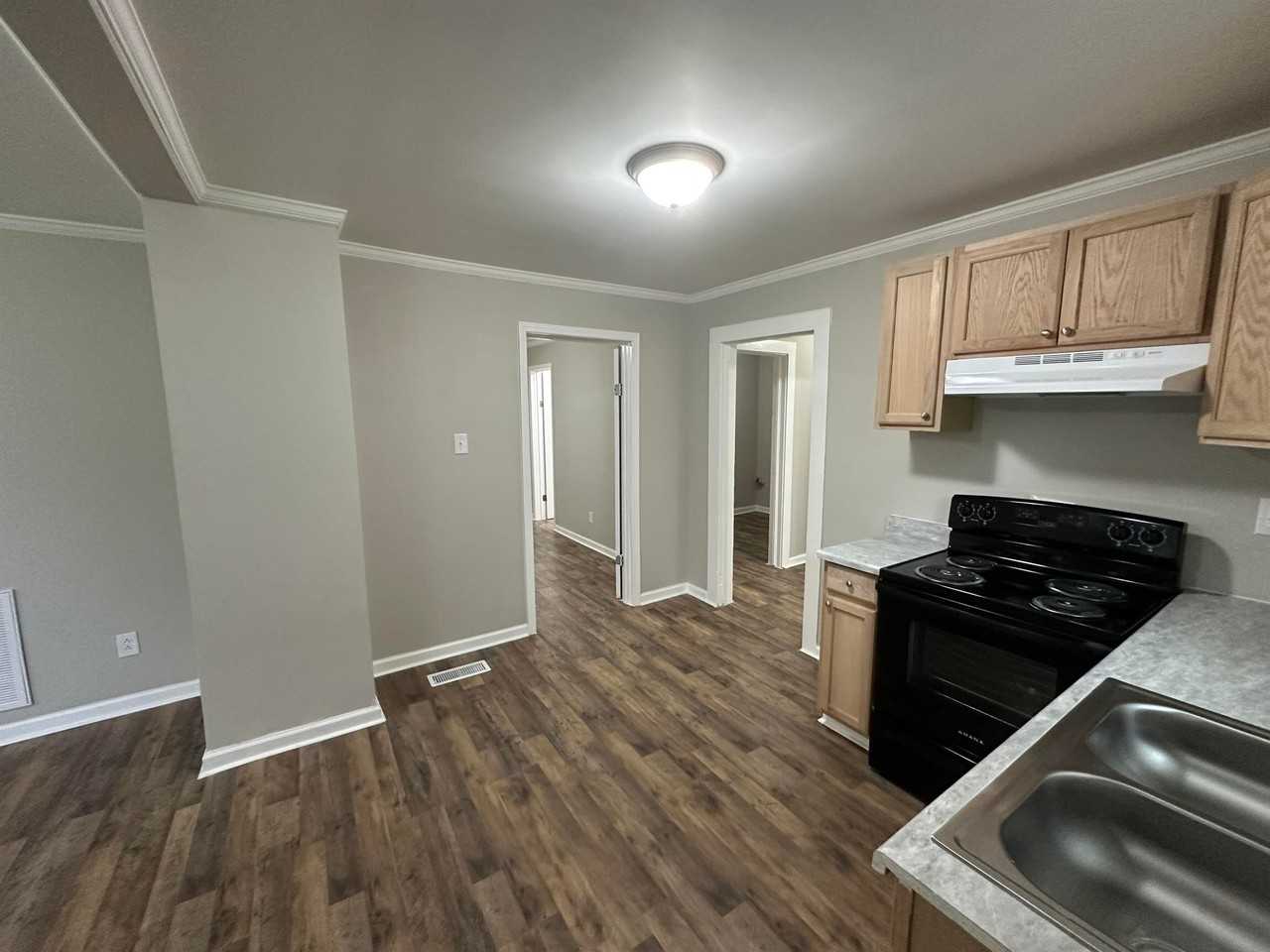 420 Airline Ave - Photo 4 of 21