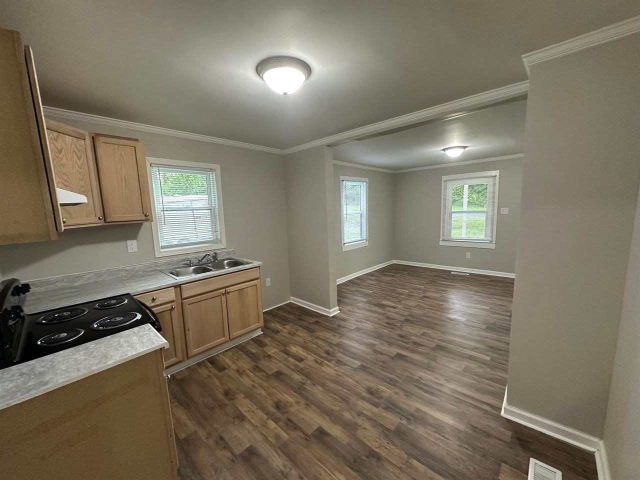 420 Airline Ave - Photo 5 of 21