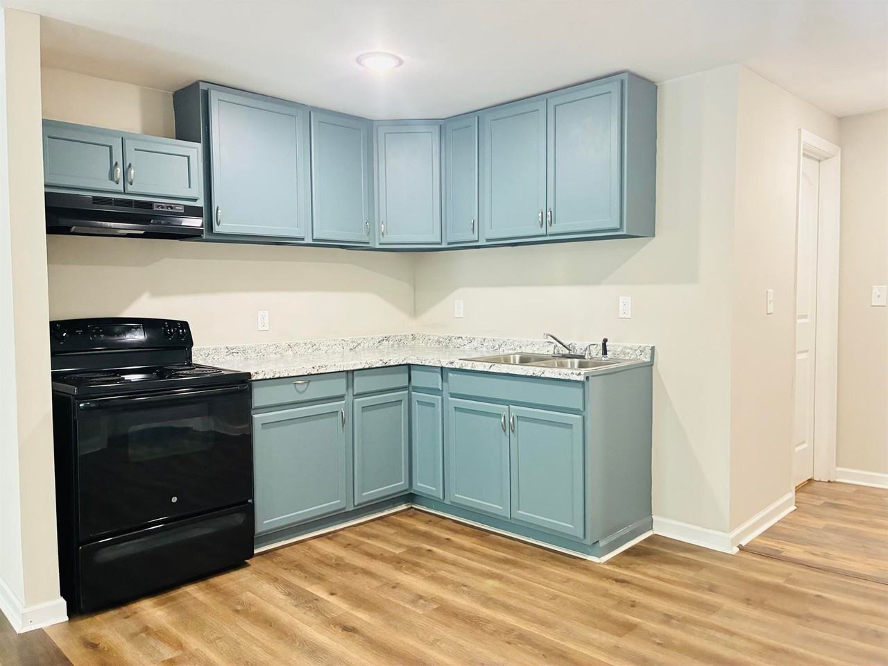 512 Wardell St - Photo 3 of 17
