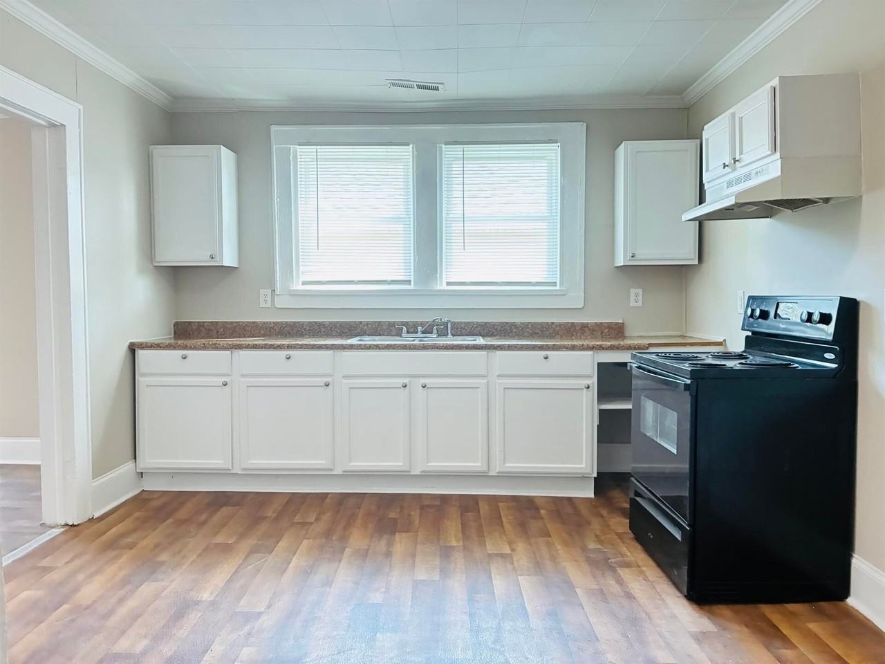 213 Pryor St - Photo 3 of 21