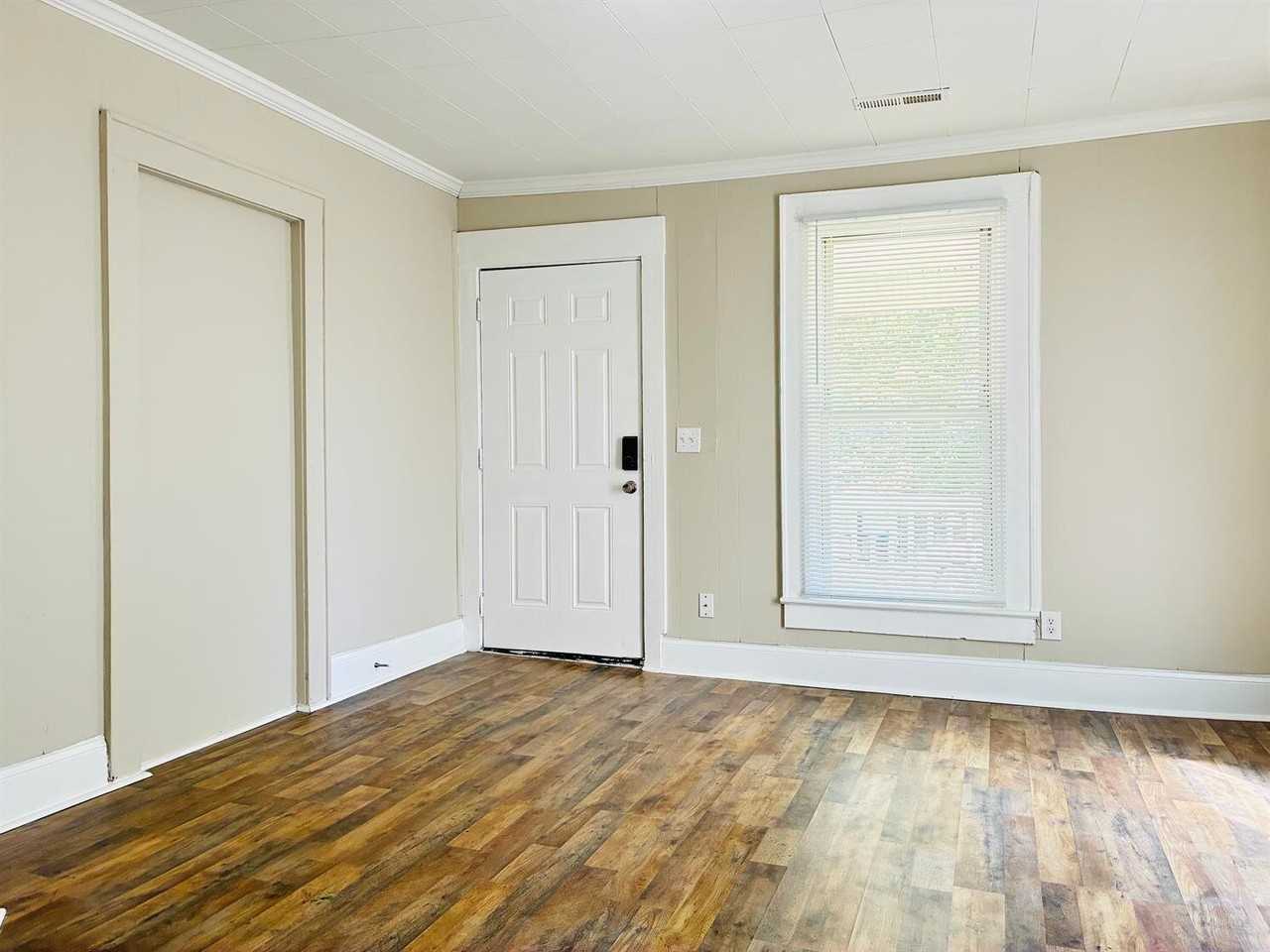 213 Pryor St - Photo 4 of 21