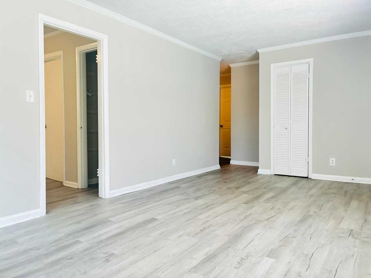 1733 Finchley Dr - Photo 6 of 17