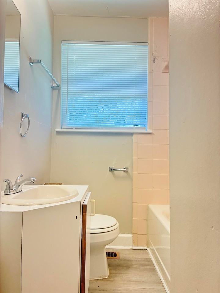 1733 Finchley Dr - Photo 7 of 17