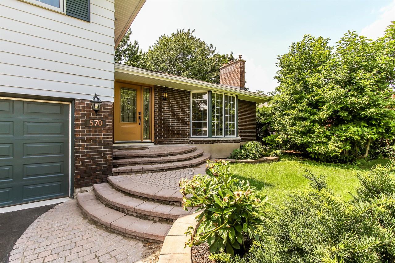 570 Duff Cres - Photo 2 of 28