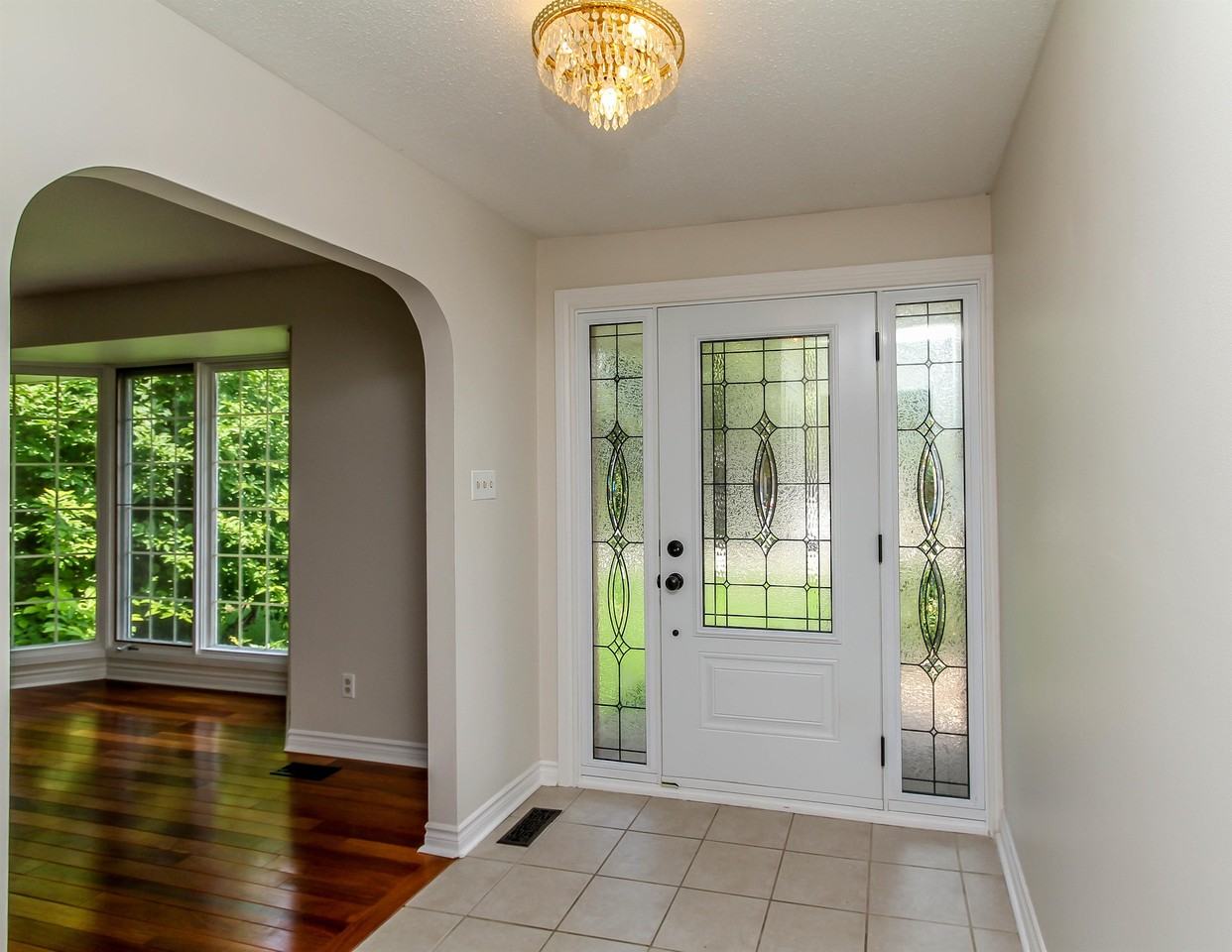 570 Duff Cres - Photo 3 of 28