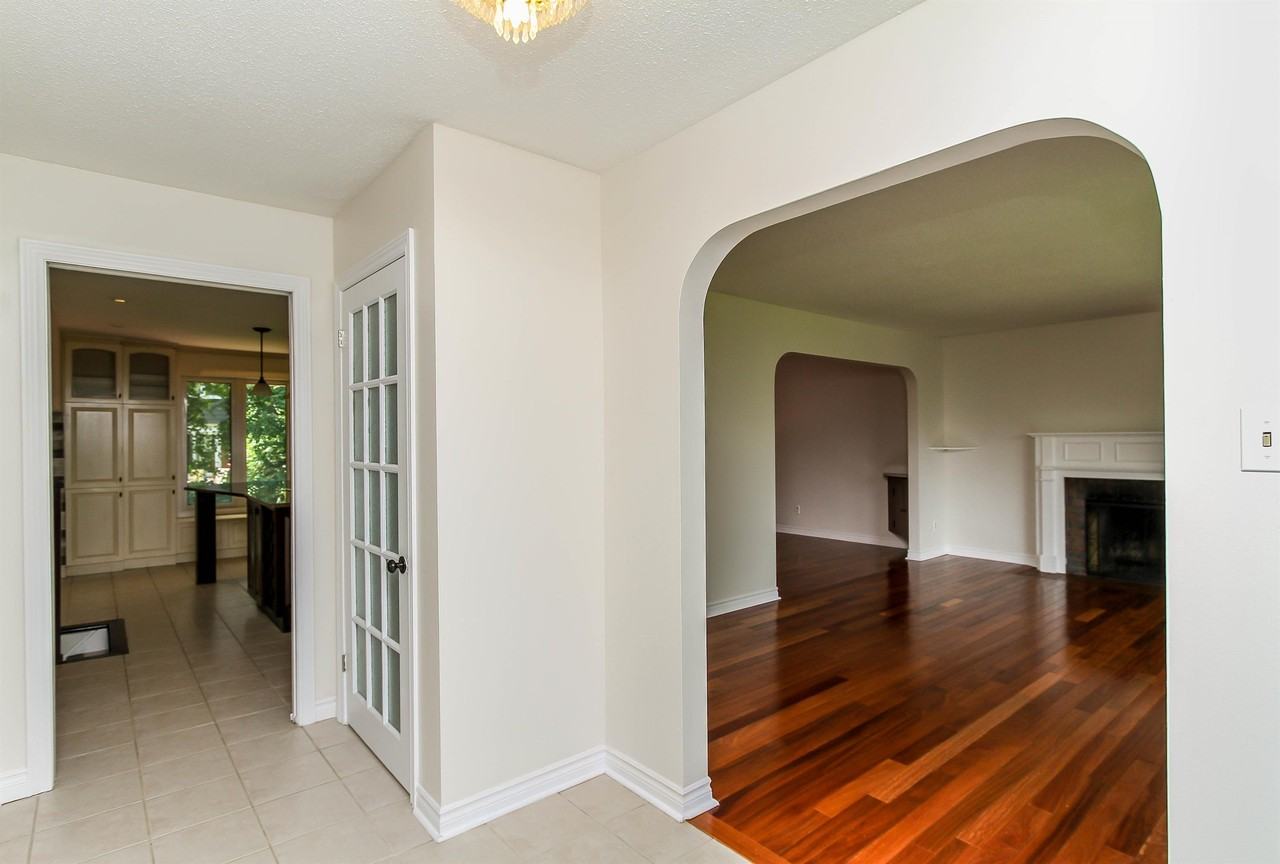 570 Duff Cres - Photo 4 of 28