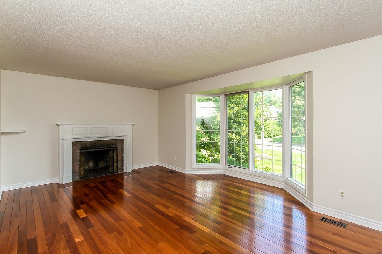 570 Duff Cres - Photo 5 of 28
