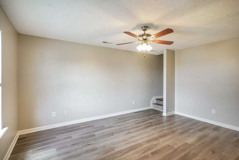 1204 Smalls Ct - Photo 5 of 17