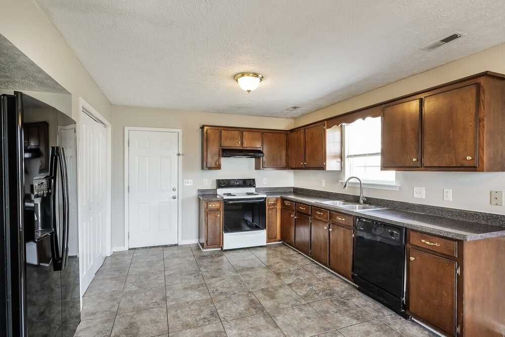 1204 Smalls Ct - Photo 7 of 17