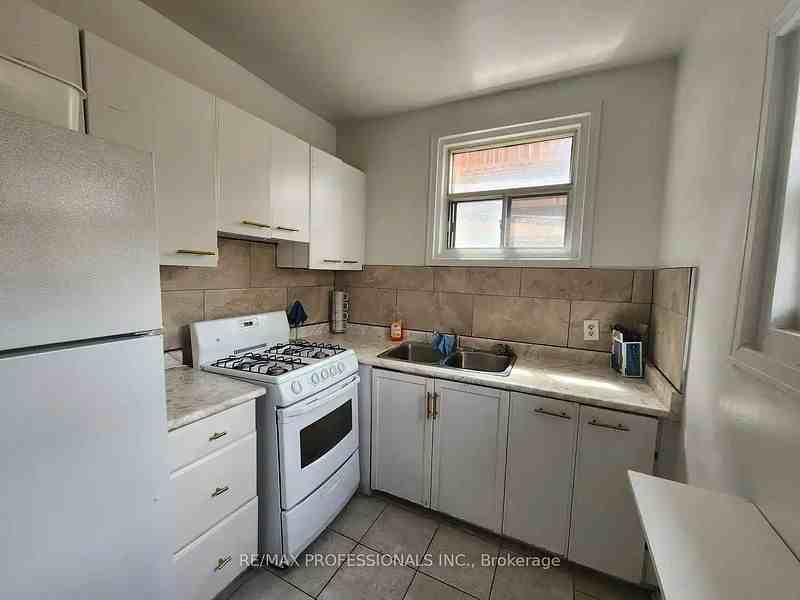 150 Robert Street #Main - Photo 2 of 17