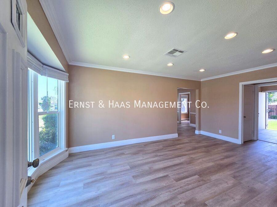 705 N Hillford Ave - Photo 3 of 24