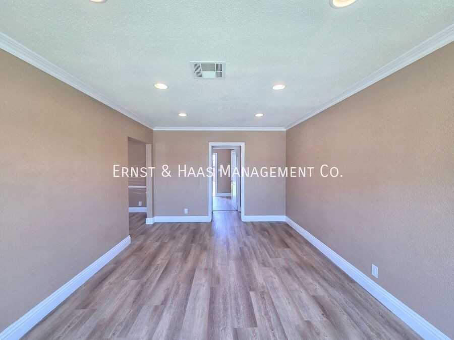 705 N Hillford Ave - Photo 4 of 24
