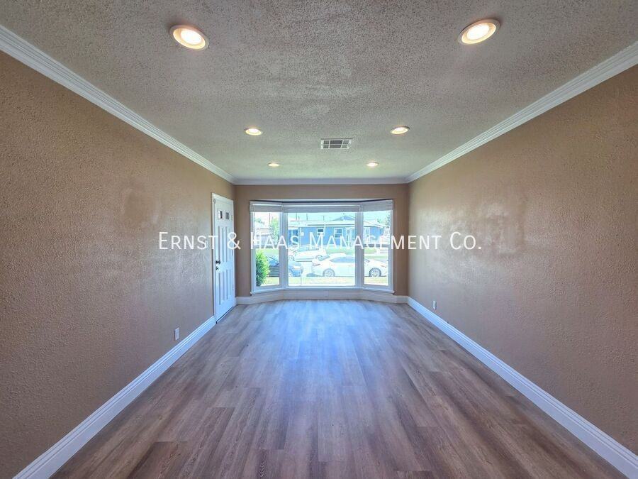 705 N Hillford Ave - Photo 5 of 24
