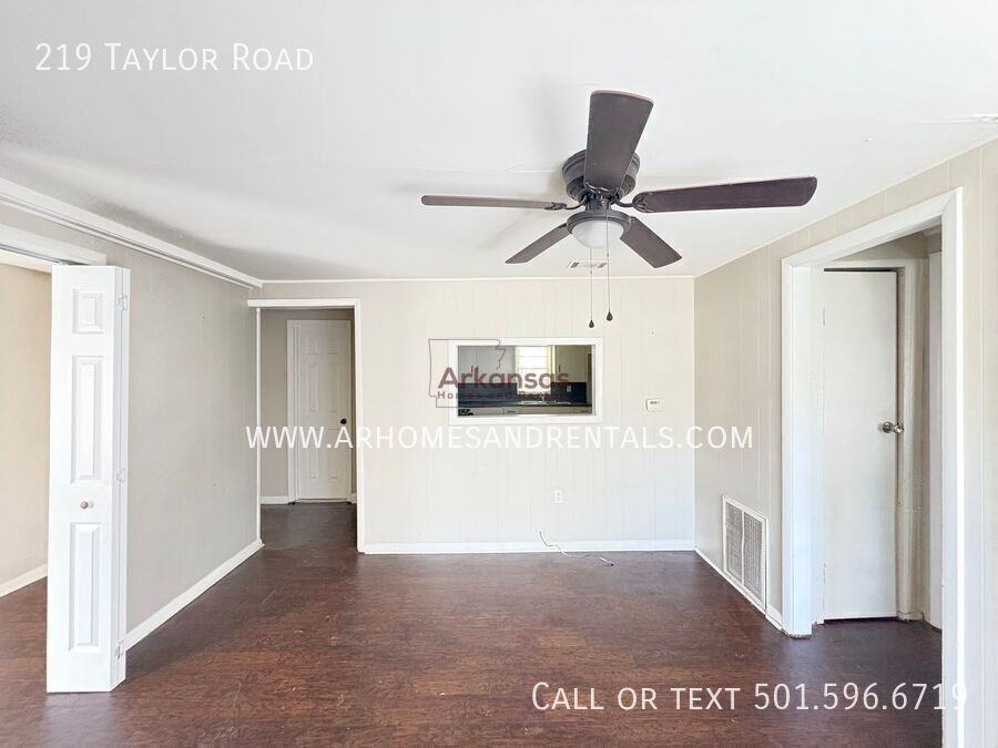 219 Taylor Rd - Photo 2 of 9