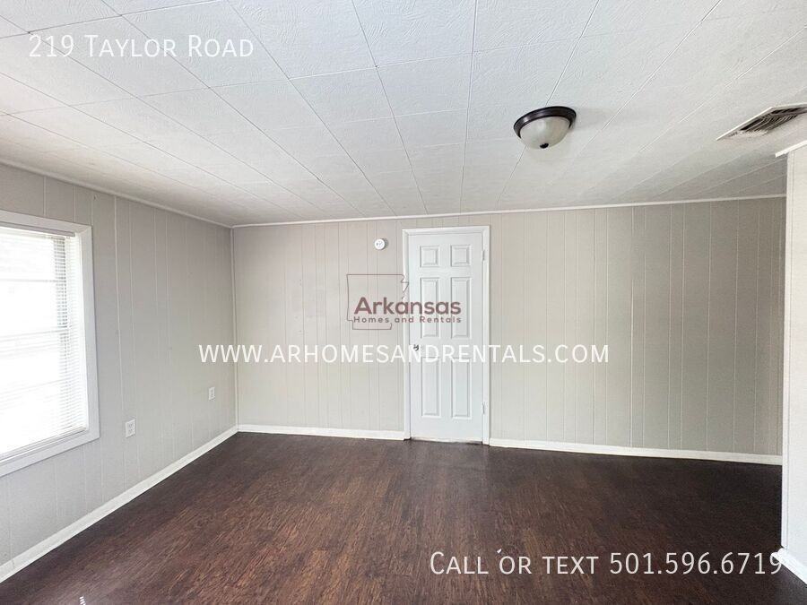 219 Taylor Rd - Photo 3 of 9
