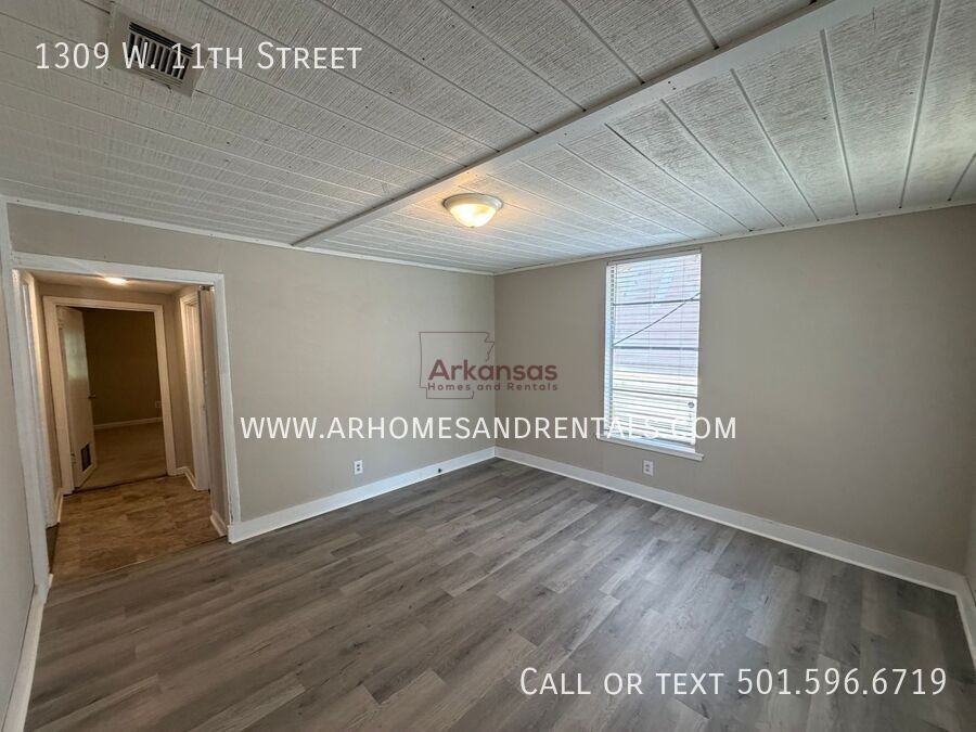 1309 W 11th St - Photo 3 of 12