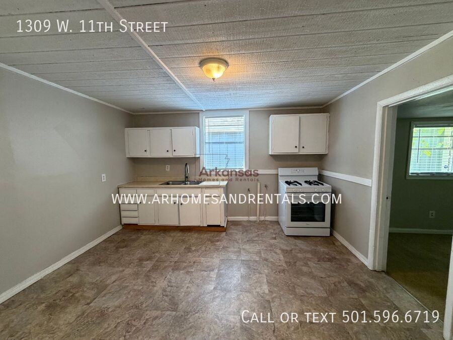 1309 W 11th St - Photo 4 of 12