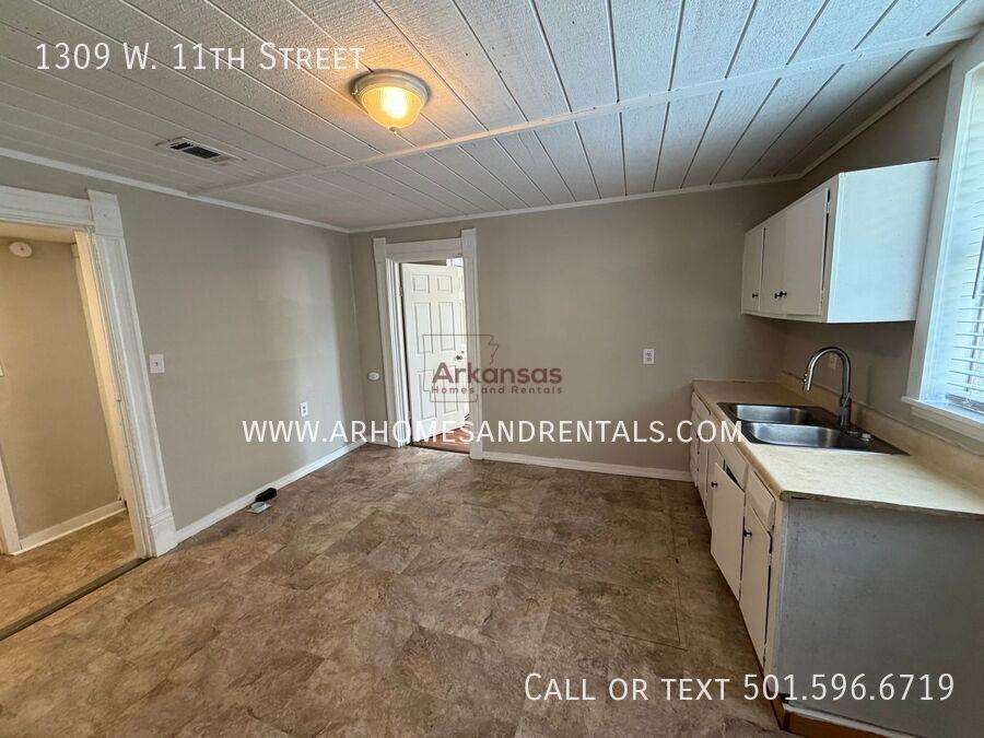 1309 W 11th St - Photo 5 of 12