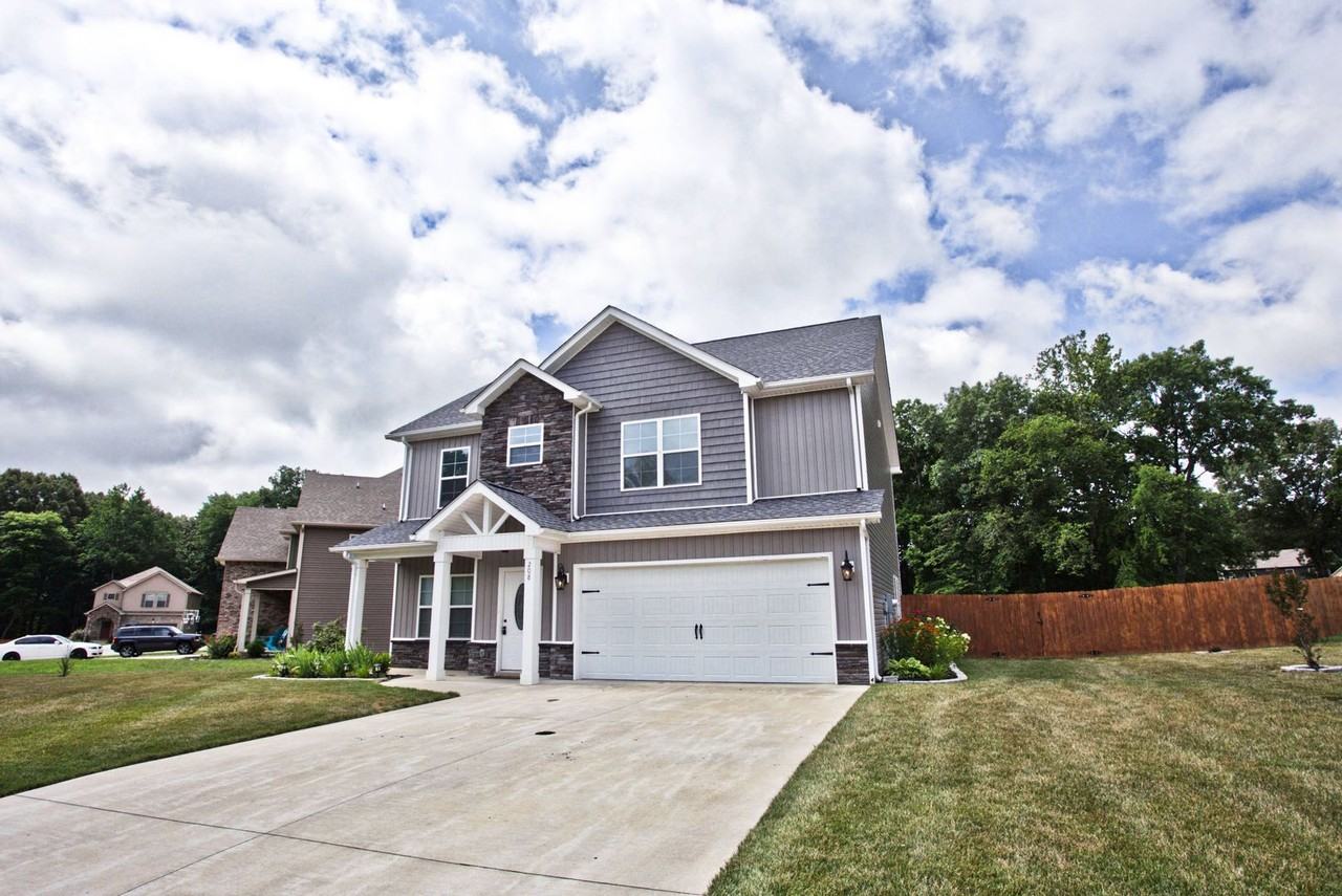 208 Liam Ct - Photo 3 of 35