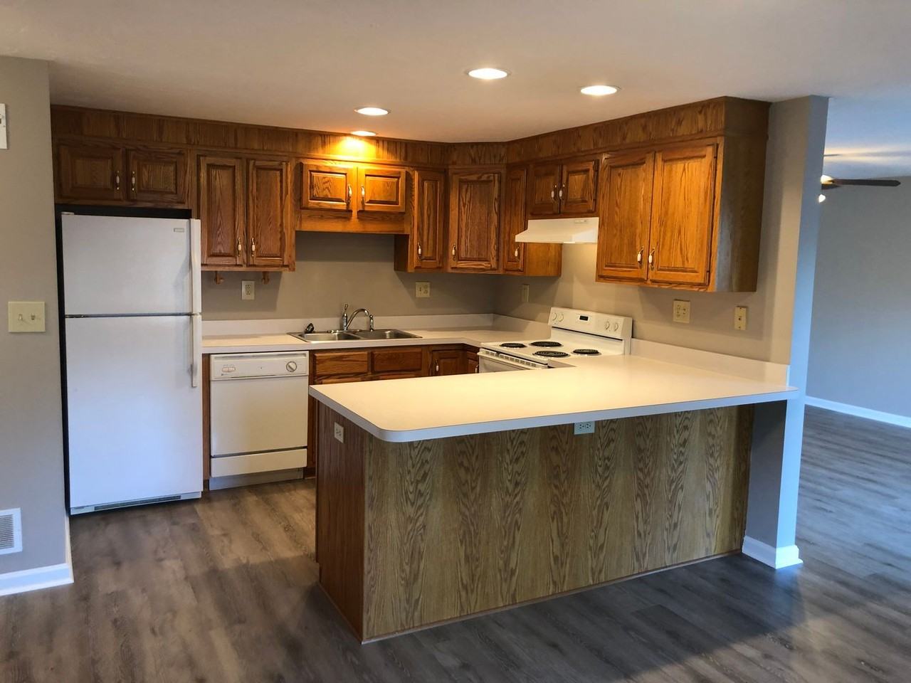 327 N. Pine Ave - Photo 2 of 25