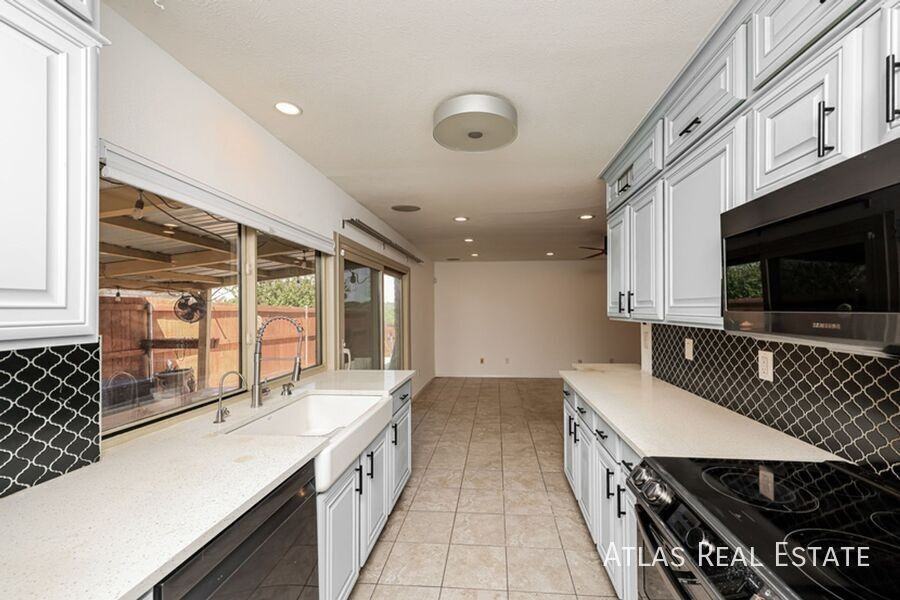 2021 Christie Ln - Photo 7 of 21