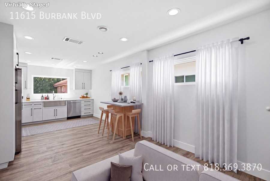 11613 Burbank Blvd - Photo 2 of 24