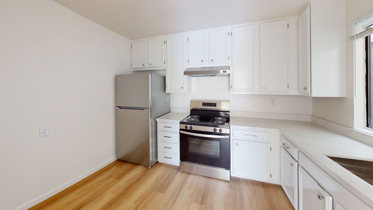 395 Euclid Ave #105 - Photo 4 of 12